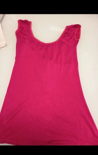Camiseta fucsia con nudo
