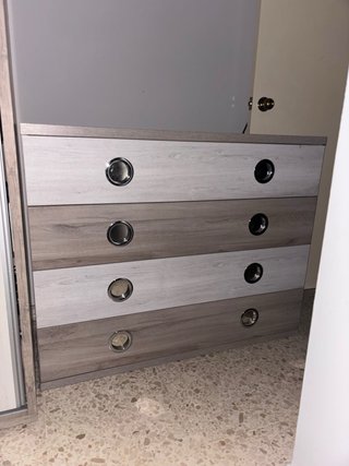 Cómoda de madera y metal