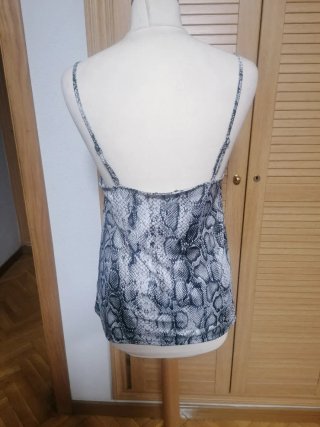Top tirantes estampado serpiente encaje
