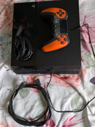 PS4 (PlayStation 4) Nera con Controller Arancione