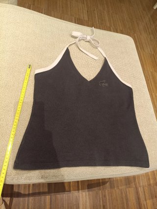 Top Lacoste negro con tirantes al cuello