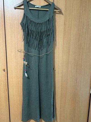 Vestido largo verde con flecos