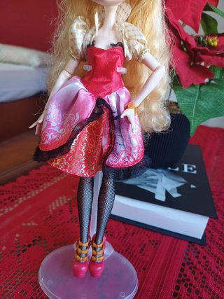 Muñeca Ever After High Apple White