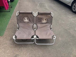 Mesa plegable + 2 sillas