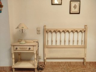 Mueble aparador madera y mármol