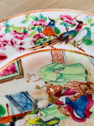 Excepcional plato porcelana china (escena palacio)