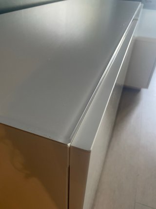 Consola blanca con base de cristal Besta Ikea