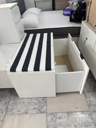 Banco baúl IKEA HEMMAHOS con cojín