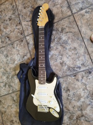 Guitarra Eléctrica Negra + Amplificador y Accesori