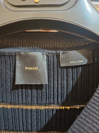 Maglia Pinko nera con bottoni dorati