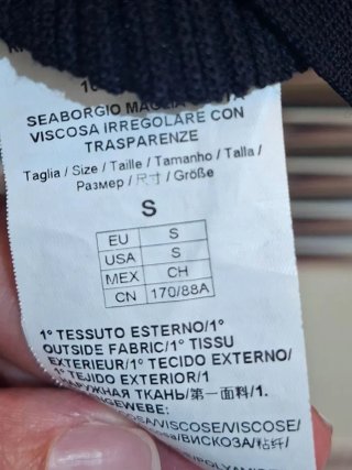 Maglia Pinko nera con bottoni dorati
