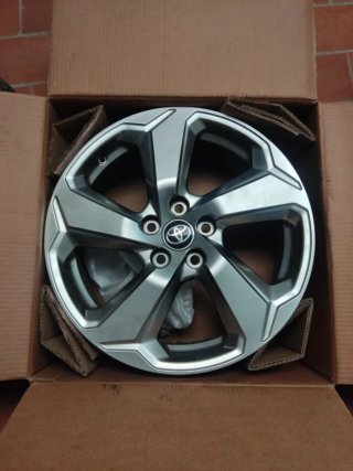 4 Llantas originales Toyota RAV4 18