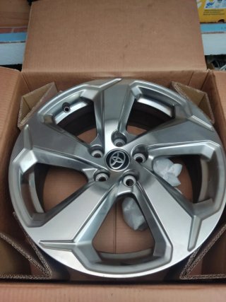 4 Llantas originales Toyota RAV4 18
