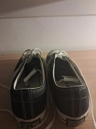 Zapatillas Converse Negras y Blancas