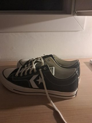 Zapatillas Converse Negras y Blancas