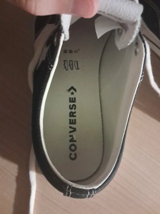 Zapatillas Converse Negras y Blancas