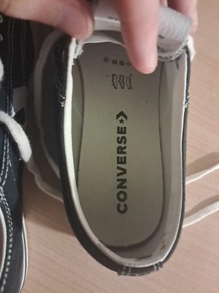 Zapatillas Converse Negras y Blancas