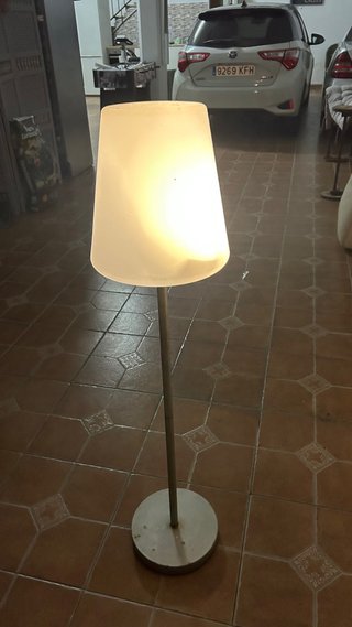 Lámpara de pie solar