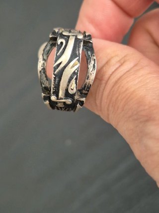 Anillo Plata Diseño Espada y Escudo en plata 925