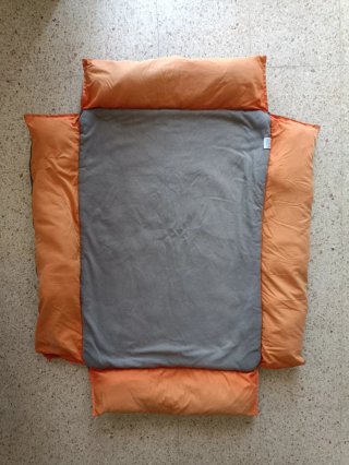 Cama para perros gris y naranja 110x80cm