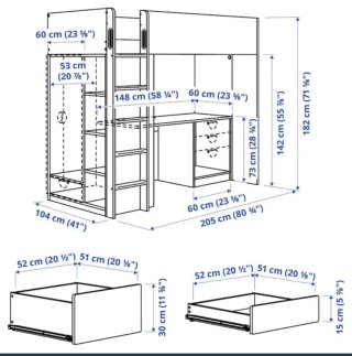 Cama alta blanca con estanterías y escalera