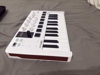 Arturia Minilab 3 Controlador MIDI + funda