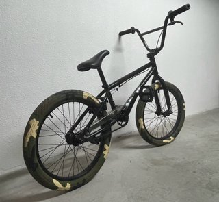 Bicicleta BMX Negra