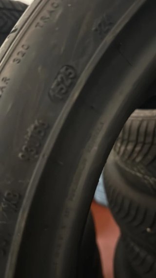 Neumático Pirelli 245/40R19 98Y