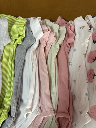 Lote 11 bodies HyM manga corta talla 80