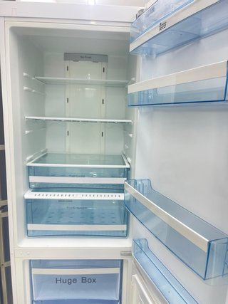 Nevera marca Teka con garantia transporte.