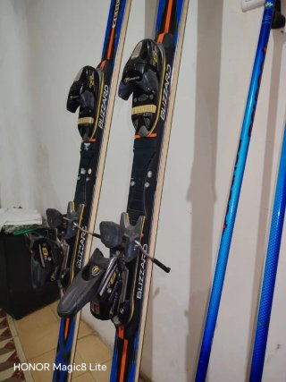 Sci Blizzard Zero X con bastoncini