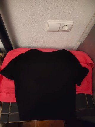 Camiseta Bershka negra con estampado