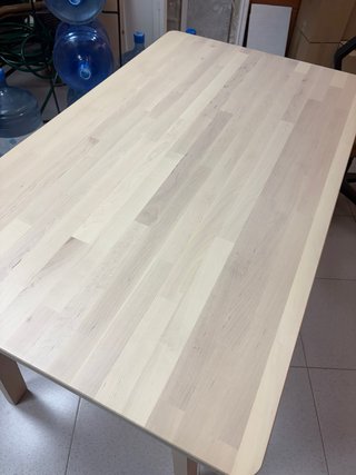 Mesa de madera de ikea con tapa de cristal