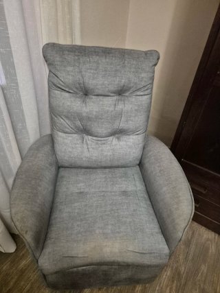 Sillón reclinable gris de tela