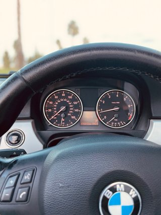 BMW Serie 320iA RHD