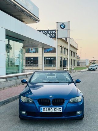 BMW Serie 320iA RHD