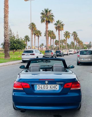 BMW Serie 320iA RHD