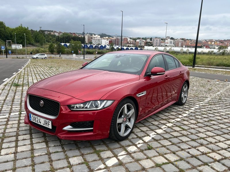 Jaguar XE 2016 - foto 1