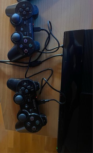 PS3 Super Slim 500GB + 2 mandos + 5 juegos