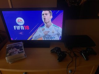 PS3 Super Slim 500GB + 2 mandos + 5 juegos