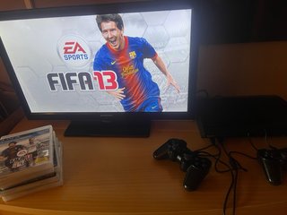 PS3 Super Slim 500GB + 2 mandos + 5 juegos