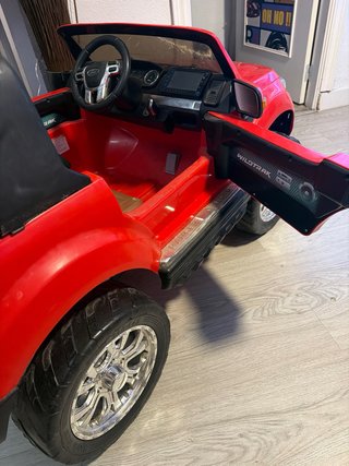 Coche Batería 4x4 para 2 Niños falta bateria