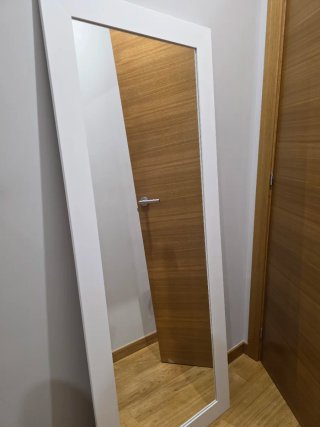Espejo de pared blanco
