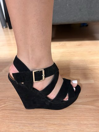 Tacones de cuña negros