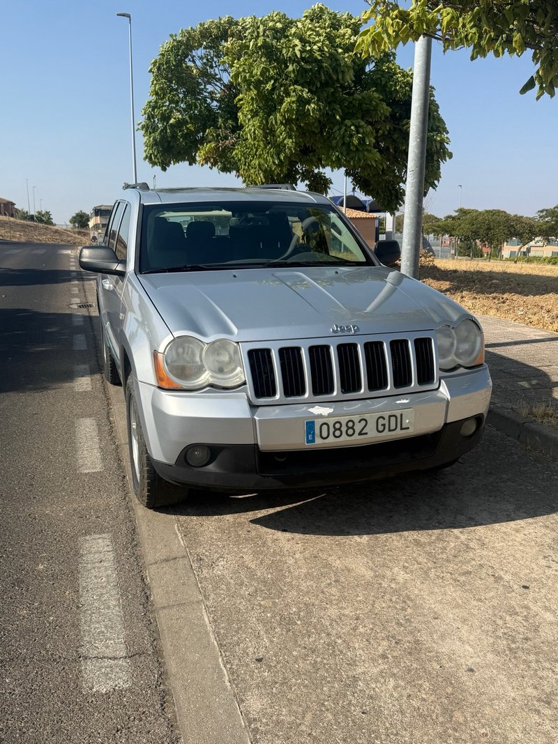 Jeep Cherokee 2010 - foto 1