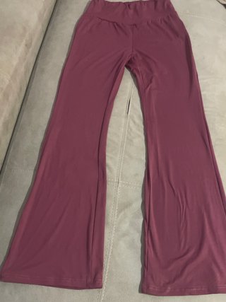 Pantalones acampanados color rosa