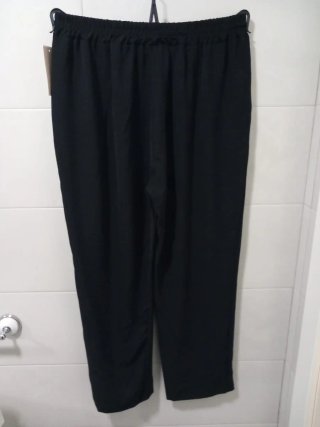 Pantalón negro cómodo y fresco