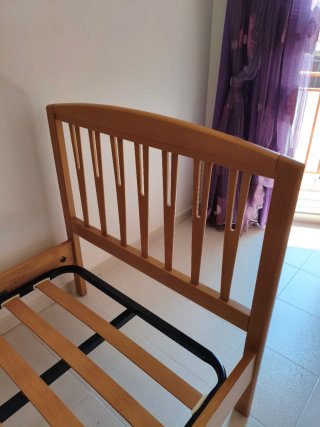 Cama individual de madera