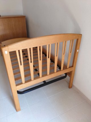Cama individual de madera