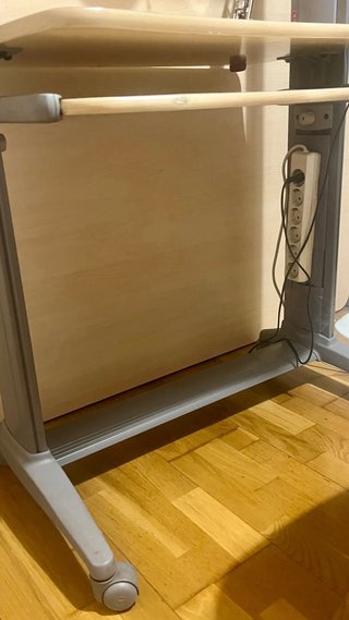 Escritorio de ruedas extensible